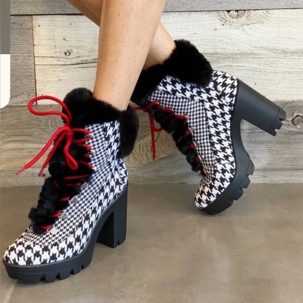 Jessica Simpson 6.5 M Black & White houndstooth Fur boots
